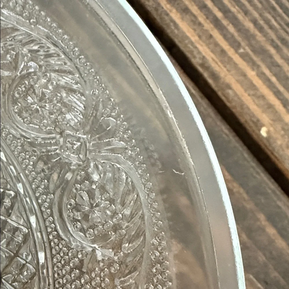 Elegant Clear Glass Decorative Bowl with Lid